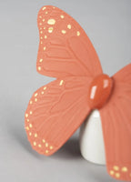 Figura Mariposa. Lustre oro y Coral