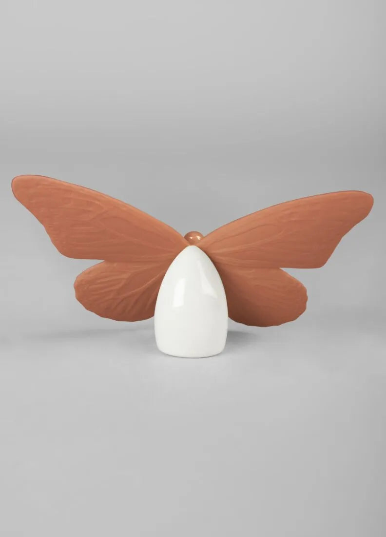 Figura Mariposa. Lustre oro y Coral