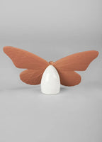 Figura Mariposa. Lustre oro y Coral