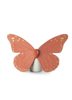 Figura Mariposa. Lustre oro y Coral